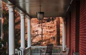 News Winter Porch Decorating Ideas for College Students