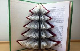 News 5 Ways to Decorate for the Holidays With Old Textbooks for College Students