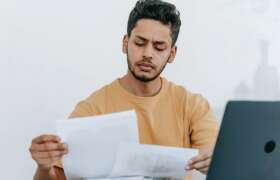 News What to Consider When Between Job Offers for College Students