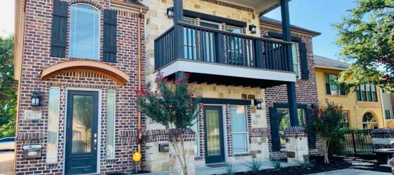 TCU Housing 5 Bedroom 3 Bath, Short 5 Minute Walk to TCU Campus, Free Light Monthly Housekeeping for Texas Christian University Students in Fort Worth, TX