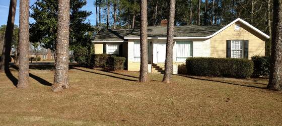 Southeastern Technical College Housing Remodeled  four bedroom nice neighborhood. for Southeastern Technical College Students in Vidalia, GA