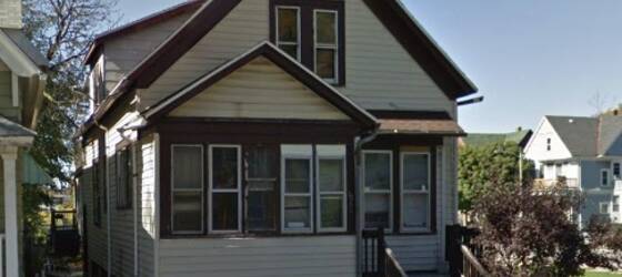 MCW Housing 4-bedroom rental in Milwaukee for Medical College of Wisconsin Students in Milwaukee, WI
