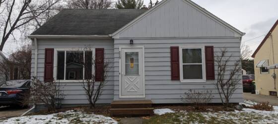 UW-Green Bay Housing 3 Bed 1 bath Home in Green Bay for University of Wisconsin-Green Bay Students in Green Bay, WI