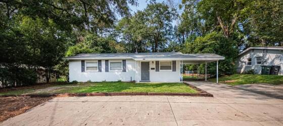Tallahassee CC Housing 4 bed, 2 bath house, Available August 2024! for Tallahassee Community College Students in Tallahassee, FL