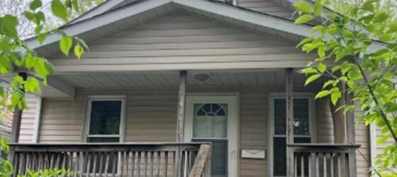 Ross Medical Education Center-Davison Housing Charming 2 Bed Home in Flint - Available 2024-02-25 - $1200/month for Ross Medical Education Center-Davison Students in Davison, MI