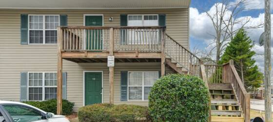 Presbyterian College Housing $1,175 - This delightful 2-bedroom, 2-bathroom home- close to Lander University, shopping, dining, parks, and more. for Presbyterian College Students in Clinton, SC