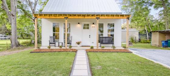 UL Lafayette Housing Fully furnished rental home in the heart of Youngsville, LA! for University of Louisiana at Lafayette Students in Lafayette, LA
