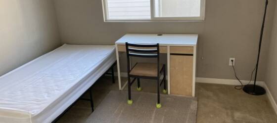 UCSD Housing Available 4/22/24 : Private bedroom in brand new luxury townhome (Mira Mesa) for UC San Diego Students in La Jolla, CA