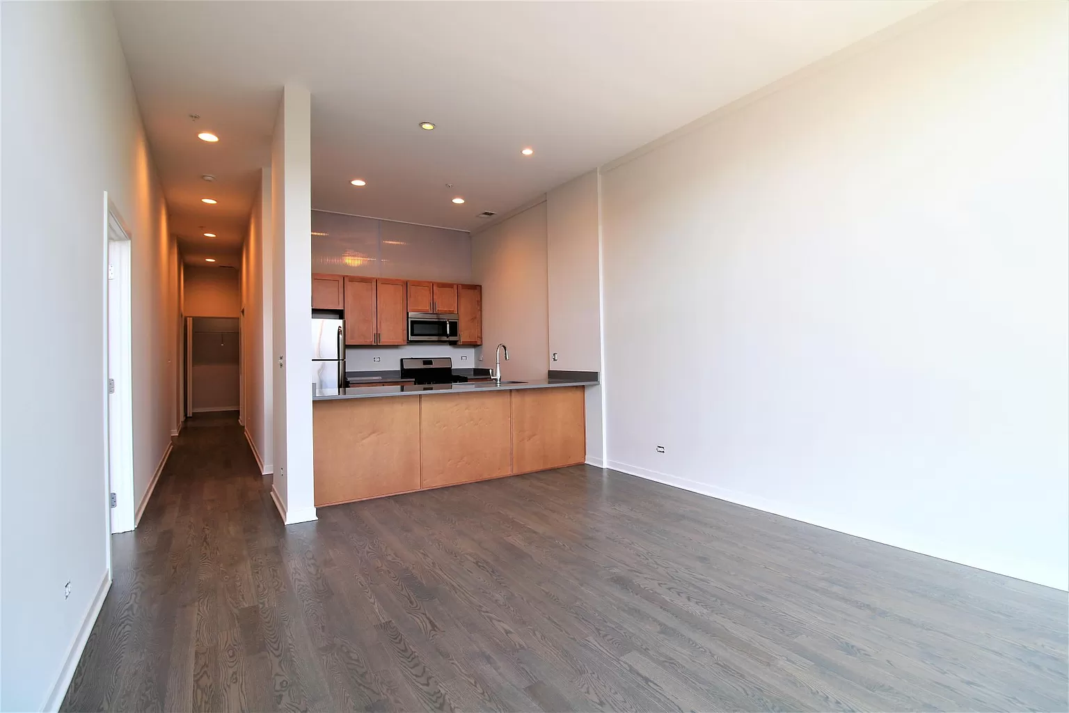 IADT - Chicago Housing 2.5 Bed 2 bath apartment - Available for lease takeover or looking for a room mate for International Academy of Design and Technology Students in Chicago, IL