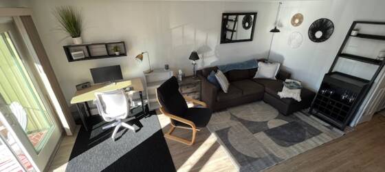 University of New Hampshire Housing Fully Furnished 1-Bedroom With Variable lease terms for University of New Hampshire Students in Durham, NH