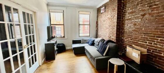 Emerson Housing NORTH END 2BR/1BA AVAILABLE: JUNE 1 for Emerson College Students in Boston, MA