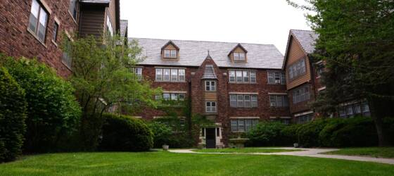 UNO Housing Buckingham Manor Apartments- Dundee for University of Nebraska at Omaha Students in Omaha, NE