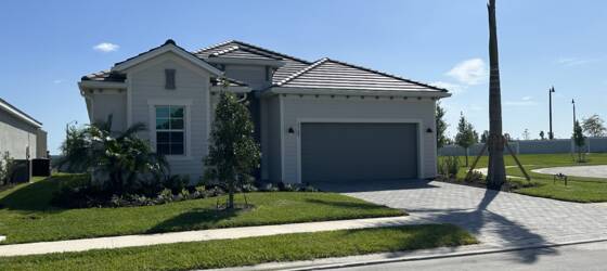 Ringling Housing BRAND NEW!  Luxury home in Wellen Park! 4/3/2 for Ringling College of Art and Design Students in Sarasota, FL