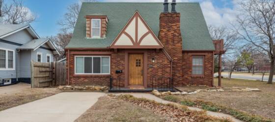 Eric Fisher Academy Housing Fully furnished beautiful home in Riverside botanic Garden views, large corner lot all amenities for Eric Fisher Academy Students in Wichita, KS