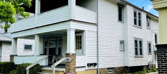 Baldwin-Wallace Housing 2 Bed Unit w/ 1 Bath | 3737 W. 134th St, Cleveland for Baldwin-Wallace College Students in Berea, OH