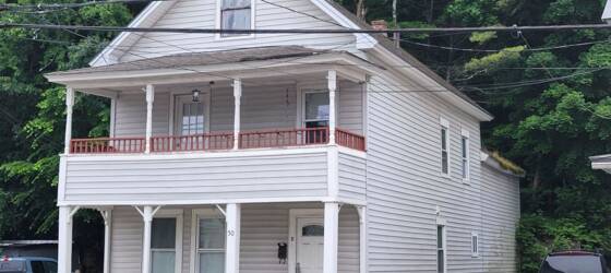 NEC Housing Cozy 3 Bedroom Unit for New England College Students in Henniker, NH
