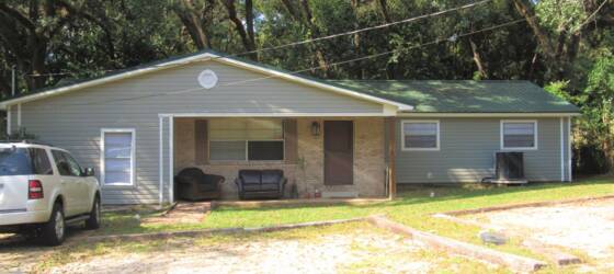 Tallahassee CC Housing 4 Bed 2 Bath Located Near the Stadium!! Available for Fall 2024!! for Tallahassee Community College Students in Tallahassee, FL