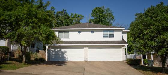 Nacogdoches Housing 3 bedrooms 3.5 baths close to campus for Nacogdoches Students in Nacogdoches, TX