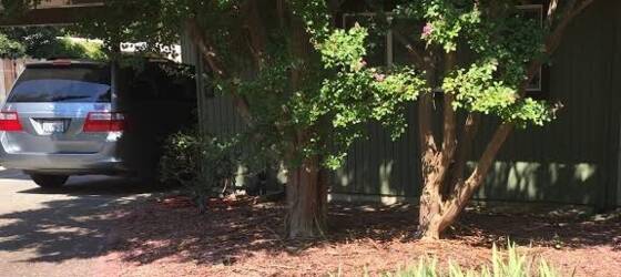 Sac State Housing Charming Home with Gorgeous Yard/Patio! for CSU Sacramento Students in Sacramento, CA