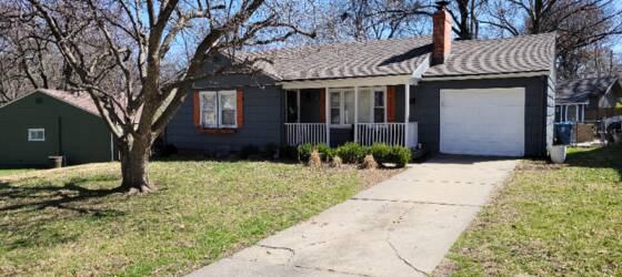 Jewell Housing Four bedroom, 3 full bath home with extras located in Prairie School and SME attendance areas. for William Jewell College Students in Liberty, MO