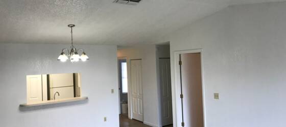 Keiser University-Lakeland Housing 2/1 Clean and cozy duplex, conveniently located. for Keiser University-Lakeland Students in Lakeland, FL