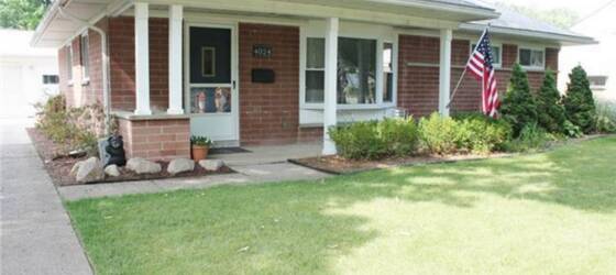 CCS Housing Updated 1614sf house Walk to Beaumont Hospital for College for Creative Studies Students in Detroit, MI